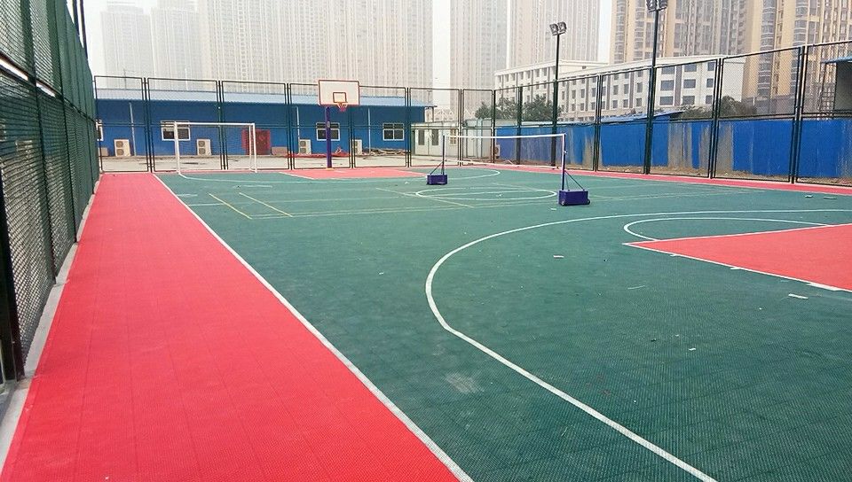 Multifunctional sports field (basket, volleyball, net, badminton, table tennis)